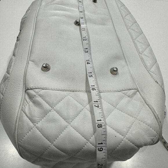Moschino White Quilted Shoulder Bag - Picture 6 of 16